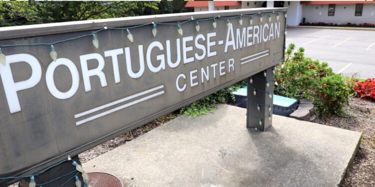 EUA. Maria Portal é a 3ª mulher a assumir a presidência do Centro Português de Farmingville NY em 47 anos de história 11 Centro Português de Farmingville NY