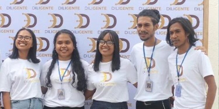 Timor-Leste tem um novo órgão de comunicação social timorense online, o Diligente, o primeiro do país com produção exclusiva em português. 11 Diligente Timor-Leste