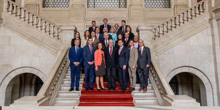 EUA. Jovens luso-americanos têm oportunidade de estagiar com legisladores americanos 11 Fundação Luso-Americana para o Desenvolvimento (FLAD)