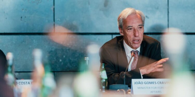 Gomes Cravinho terá sido favorecido na renovação da carta de condução 11 Gomes Cravinho