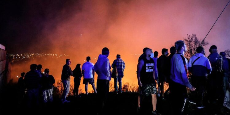 Incêndios florestais: Portugal envia equipa de combate com 141 elementos para o Chile 11 Incêndios florestais Chile