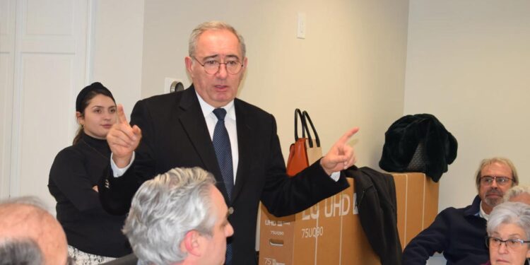 EUA. José Cesário, coordenador do Secretariado Nacional do PSD para as Comunidades, esteve em East Providence, R.I. 11 José Cesário