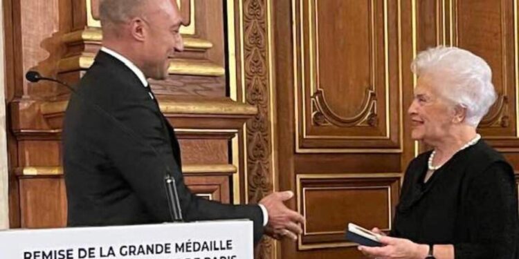 França. Homenagem da comunidade franco-portuguesa a Maria Beatriz Rocha-Trindade 11 Maria Beatriz Rocha-Trindade