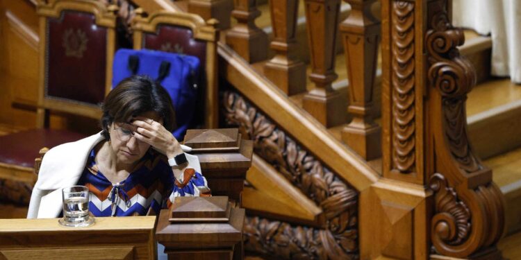 Ministra da Agricultura criticada da esquerda à direita no parlamento 11 Ministra da Agricultura