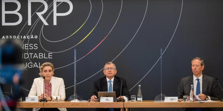 Está a ser preparado um programa de estágios para estudantes estrangeiros em empresas portuguesas 11 RBP e a AICEP