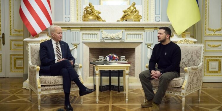 Ucrânea. Zelensky destaca visita surpresa de Biden como "sinal de apoio" 11 Zelensky Biden