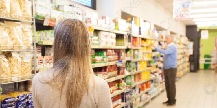 Portugueses vão mais às compras, mas adquirem menos de cada vez. Marcas próprias são as eleitas 11 compras supermercados