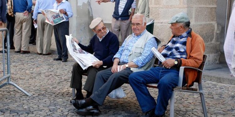 Segundo o Eurostat, a população de Portugal é a que mais está a envelhecer na UE 11 envelhecimento