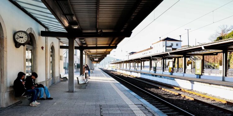 Vem aí mais uma greve da CP 11 greve da CP