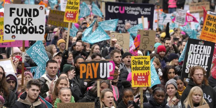Reino Unido. Onda de greves agrava-se no arranque de mais um ano pós Brexit 11 protestos reino unido