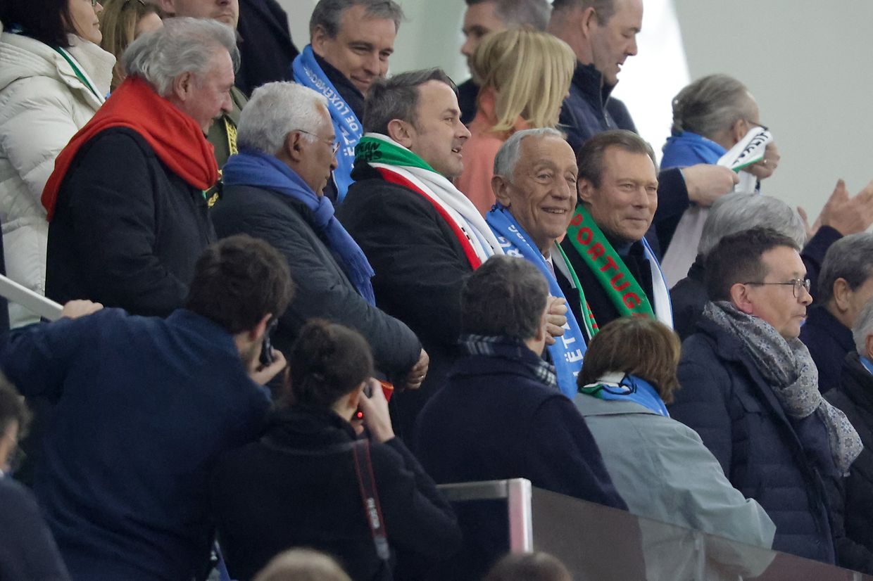 Selfies, boa disposição e momentos insólitos no Estádio do Luxemburgo 12 Selfies, boa disposição e momentos insólitos no Estádio do Luxemburgo