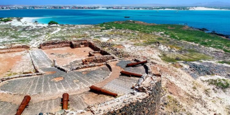 Cabo Verde. Forte secular em ilhéu cabo-verdiano vai ter centro interpretativo 11 Cabo Verde Forte Duque de Bragança