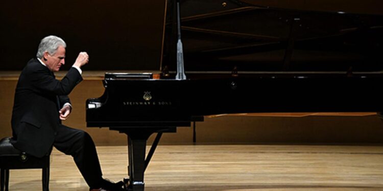 Fundação Oriente recebe Craig Sheppard para concerto integral dos Noturnos de Chopin. 11 Fundação Oriente recebe Craig Sheppard para concerto integral dos Noturnos de Chopin.