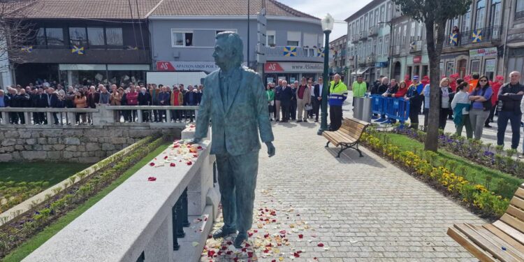 Vizela. Estátua de Guterres gera indignação 11 Estátua de Guterres