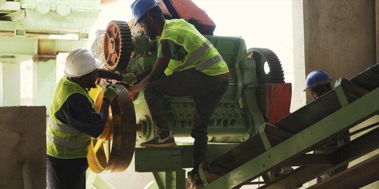 Angola. Fábrica melhora a vida de comunidade na província do Bié 11 Fábrica de Cerâmica Prémio da Paz