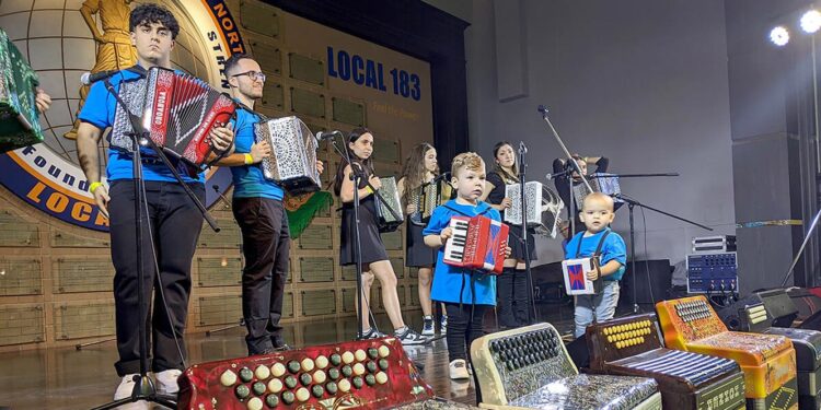 Canadá. Festival de Concertinas e Cantares ao Desafio “Aqueceu” a cidade de Toronto 11 Festival de Concertinas e Cantares ao Desafio Toronto
