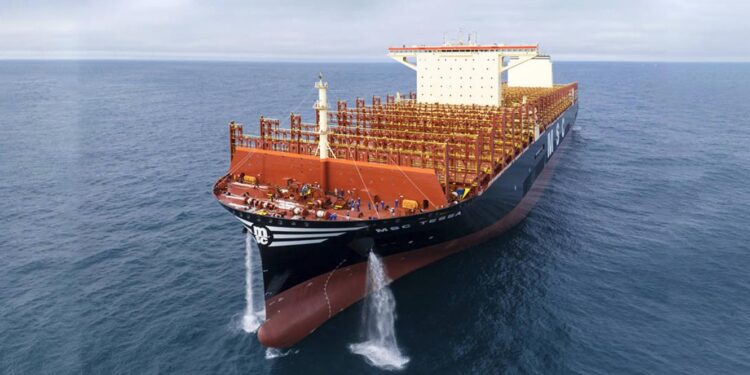 China. Maior navio porta-contentores do mundo foi entregue em Shanghai 11 Maior navio porta-contentores