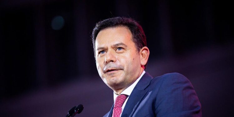 França. Montenegro quer regresso de emigrantes e bom acolhimento de imigrantes 11 Montenegro