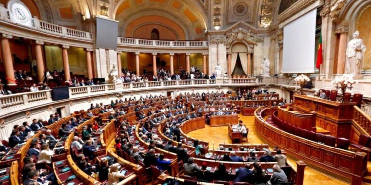 Emigração. Reorganização do Conselho das Comunidades Portuguesas gera polémica no Parlamento 11 Parlamento