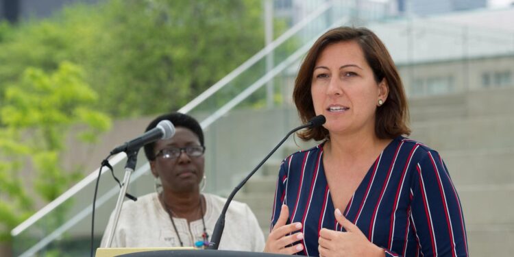 Canadá. Candidata a 'mayor' em Toronto: "Sou um produto da comunidade portuguesa" 11 Toronto Ana Bailão