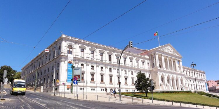 Aprovada Lei que assegura acesso da imprensa das comunidades à publicidade do Estado 11 assembleia da republica portuguesa portugal