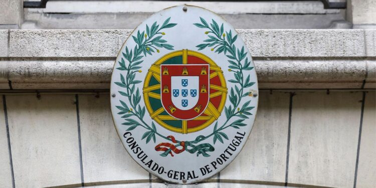 Consulados. Retomadas negociações dos salários de funcionários no estrangeiro 11 Consulados. Retomadas negociações dos salários de funcionários no estrangeiro
