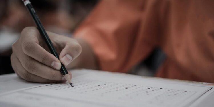 EUA. Recorde de inscritos em exame de Português para acesso a ensino superior 11 exame de Português