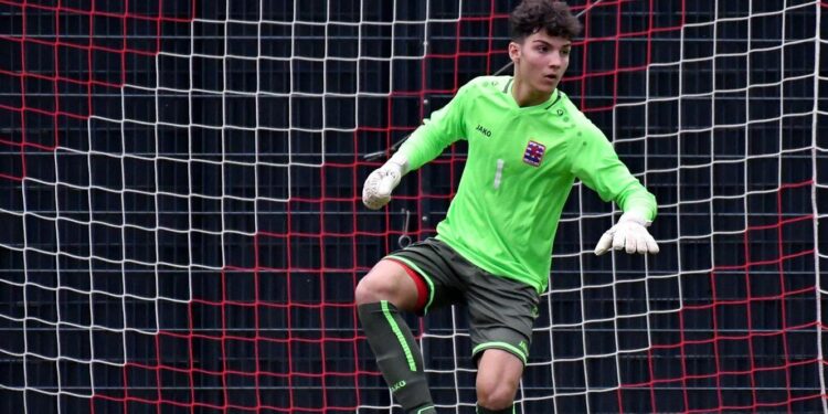 Lusodescendente de 16 anos convocado para a baliza do Luxemburgo frente a Portugal 11 guarda-redes Tiago Pereira