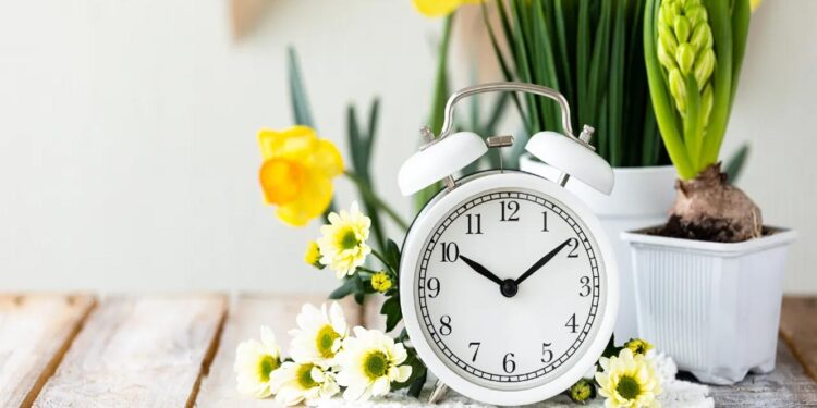 A hora muda esta madrugada. Já acertou os seus relógios? 11 A hora muda esta madrugada. Já acertou os seus relógios?