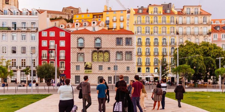 Governo quer 25 mil jovens com contrato permanente 11 lisboa jovens