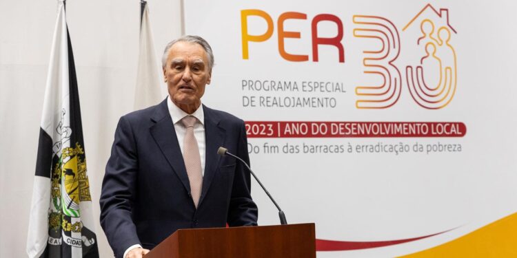 Cavaco justifica crise na habitação com "falhanço da política do Governo" de Costa e Montenegro concorda 11 per 30 cavaco silva