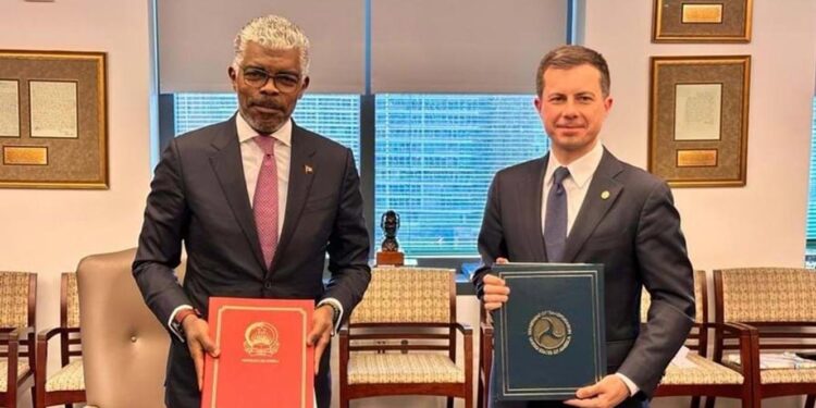 Angola e EUA assinam acordo de serviços aéreos 11 Angola e EUA