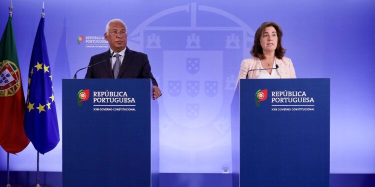 António Costa anunciou um "aumento intercalar" de 3,57% nas pensões, mas a medida não foi bem recebida pelos partidos da oposição 11 António Costa