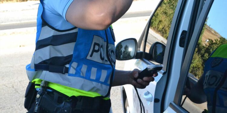 Sistema "Alcohol-lock" a ser testado em Portugal 11 Autoridade Nacional de Segurança Rodoviária