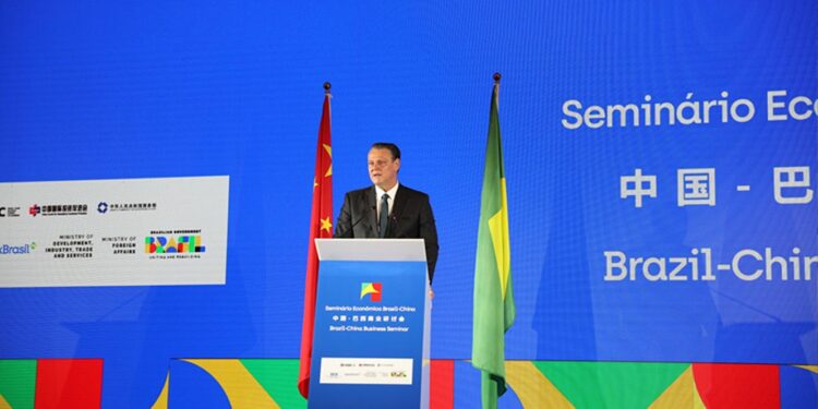 Brasil. Ministro da Agricultura e Pecuária do Brasil, Carlos Fávaro, afirma que relações Brasil-China serão cada vez mais fortes e inabaláveis 11 Carlos Fávaro