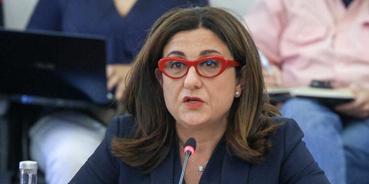 TAP? Miguel Relvas e André Ventura são unânimes em afirmar que há uma figura central que está desaparecida: o primeiro-ministro 11 Christine Ourmières-Widener