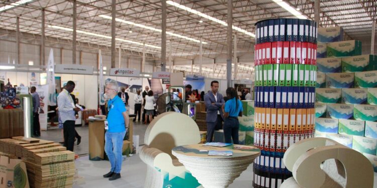 Empresas luso-angolanas prometem alargar investimentos e elogiam ambiente de negócios 11 Empresas luso-angolanas