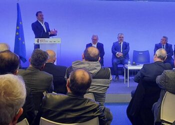 Luís Montenegro foi a Paris