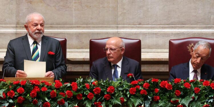 Santos Silva diz que “chega de insultos” quando Chega levanta cartazes durante discurso de Lula 11 Lula Santos Silva