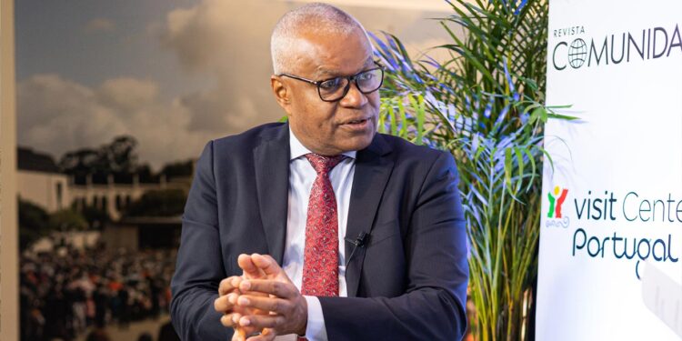 Cabo Verde. Ministro das Comunidades Jorge Santos inaugura em Paris a Cabo Verde Business Connect 11 Ministro das Comunidades Jorge Santos