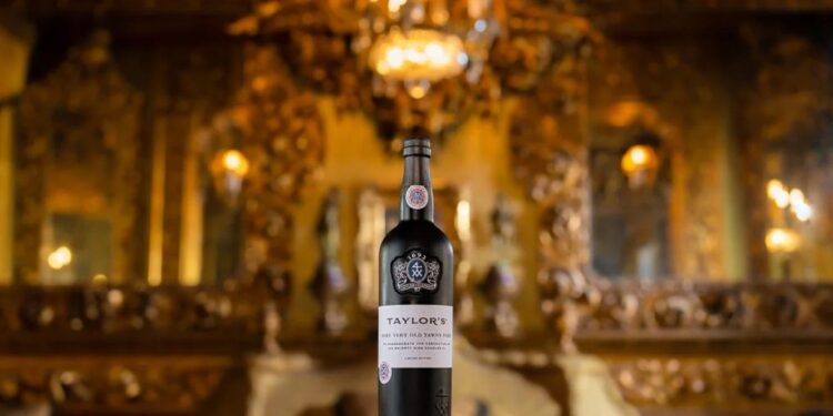 A Taylor’s lança edição especial rara de vinho do Porto, para celebrar a coroação de Carlos III 11 Taylor’s