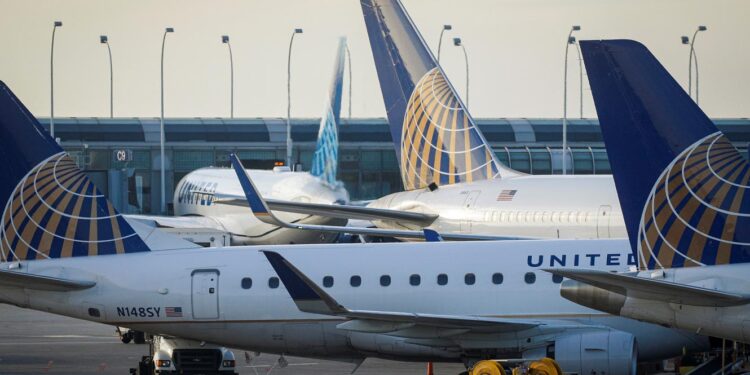 Forte procura obriga a mais voos dos EUA para Portugal 11 United Airlines