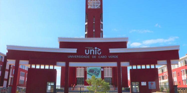 Cabo Verde recebe primeiro centro de empregabilidade francófono entre lusófonos 11 Universidade de Cabo Verde recebe
