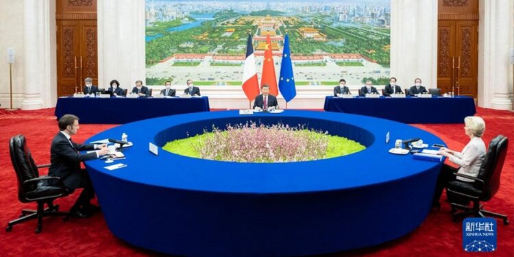 China. Pequim apoia papel da UE em acordo político com Ucrânia 11 Xi Jinping Macron Ursula