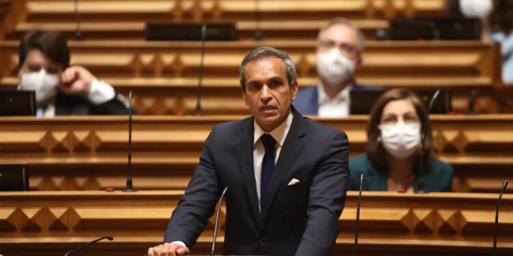 CGD perdoa dívida a deputado do PS. Carlos Pereira nega 11 deputado do PS. Carlos Pereira