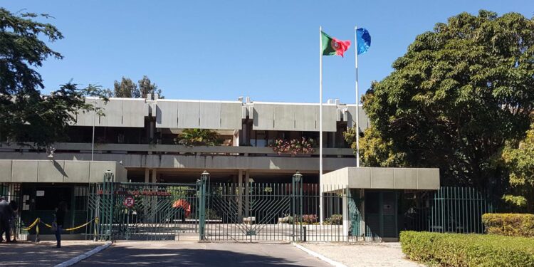 Governo aprova correção cambial das remunerações dos trabalhadores em missões diplomáticas 11 embaixada