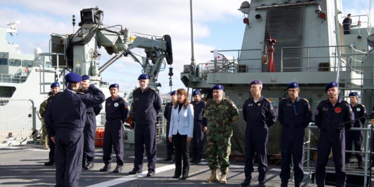 Navios NRP Setúbal e NRP Centauro partiram para missão 'Mar Aberto' 11 missão Mar Aberto