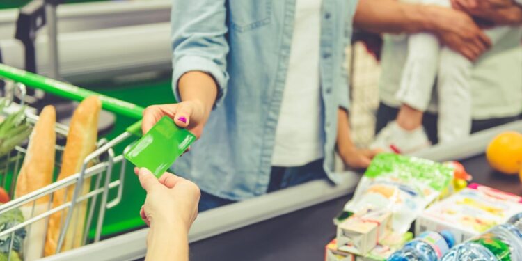 Suíça. Portuguesa detida por burlar rede de supermercados 11 supermercados
