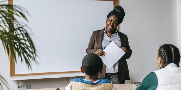 Angola. Professores admitem voltar à greve por incumprimento do Governo 11 Angola. Professores