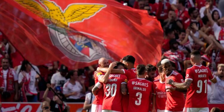 Benfica conquista o seu 38º título nacional e faz a festa no Marquês, em Lisboa 11 Benfica Camp38es